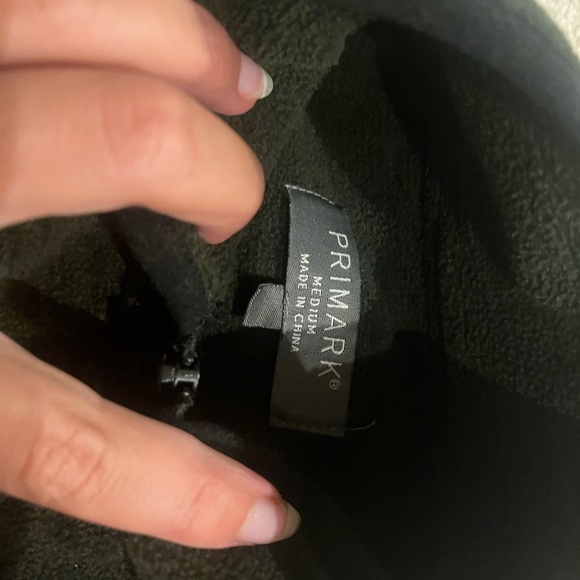 Cozy dark green fleece. Barely worn just doesn’t fit me anymore - Picture 2 of 2